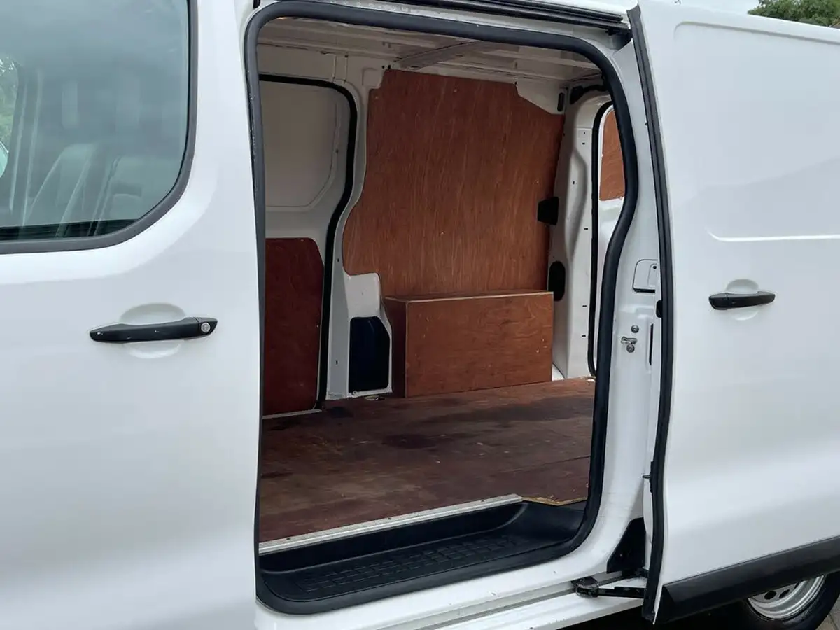 2019-peugeot-expert-15-bluehdi-professional-compact-1000-big-35
