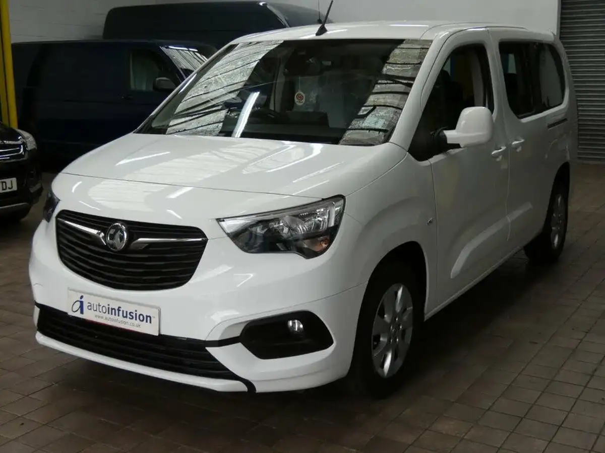 2021-vauxhall-combo-life-15-se-xl-100ps-big-2