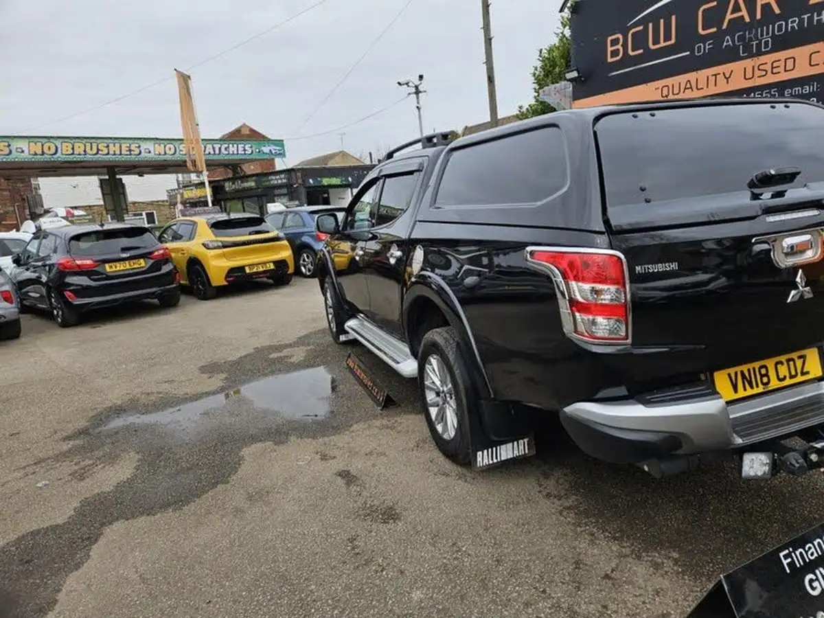 2018-mitsubishi-l200-24di-d-barbarian-sda-auto-big-10