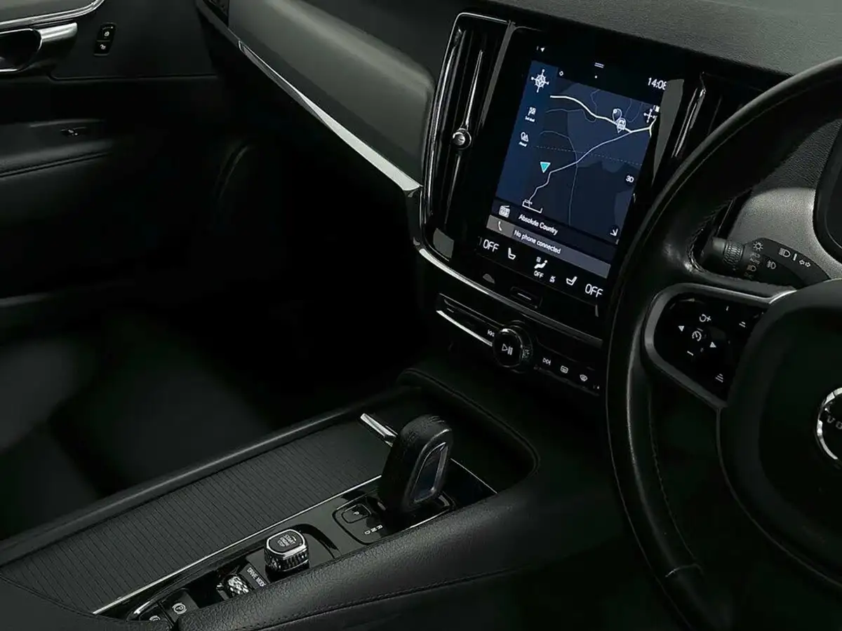 2021-volvo-v90-20-b4-momentum-big-23