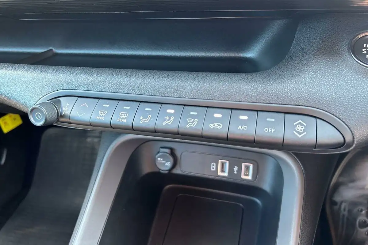 2024-jeep-avenger-12-gse-longitude-big-11