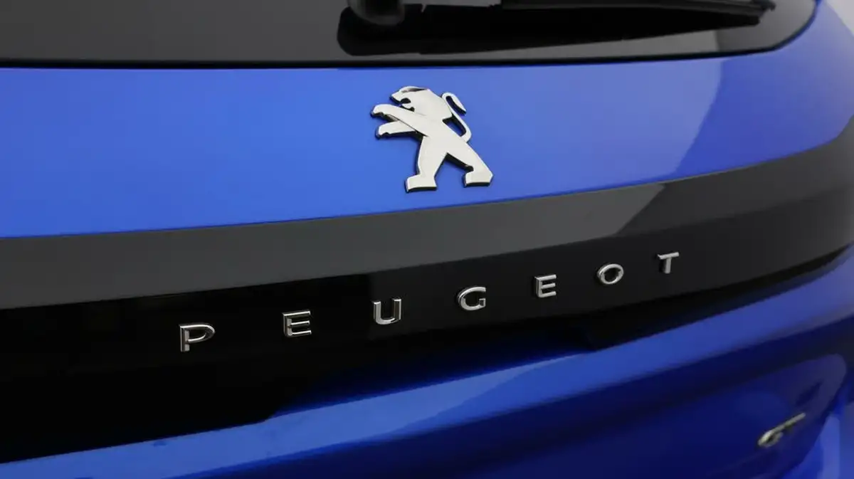 2022-peugeot-208-15-bluehdi-gt-100bhp-big-19