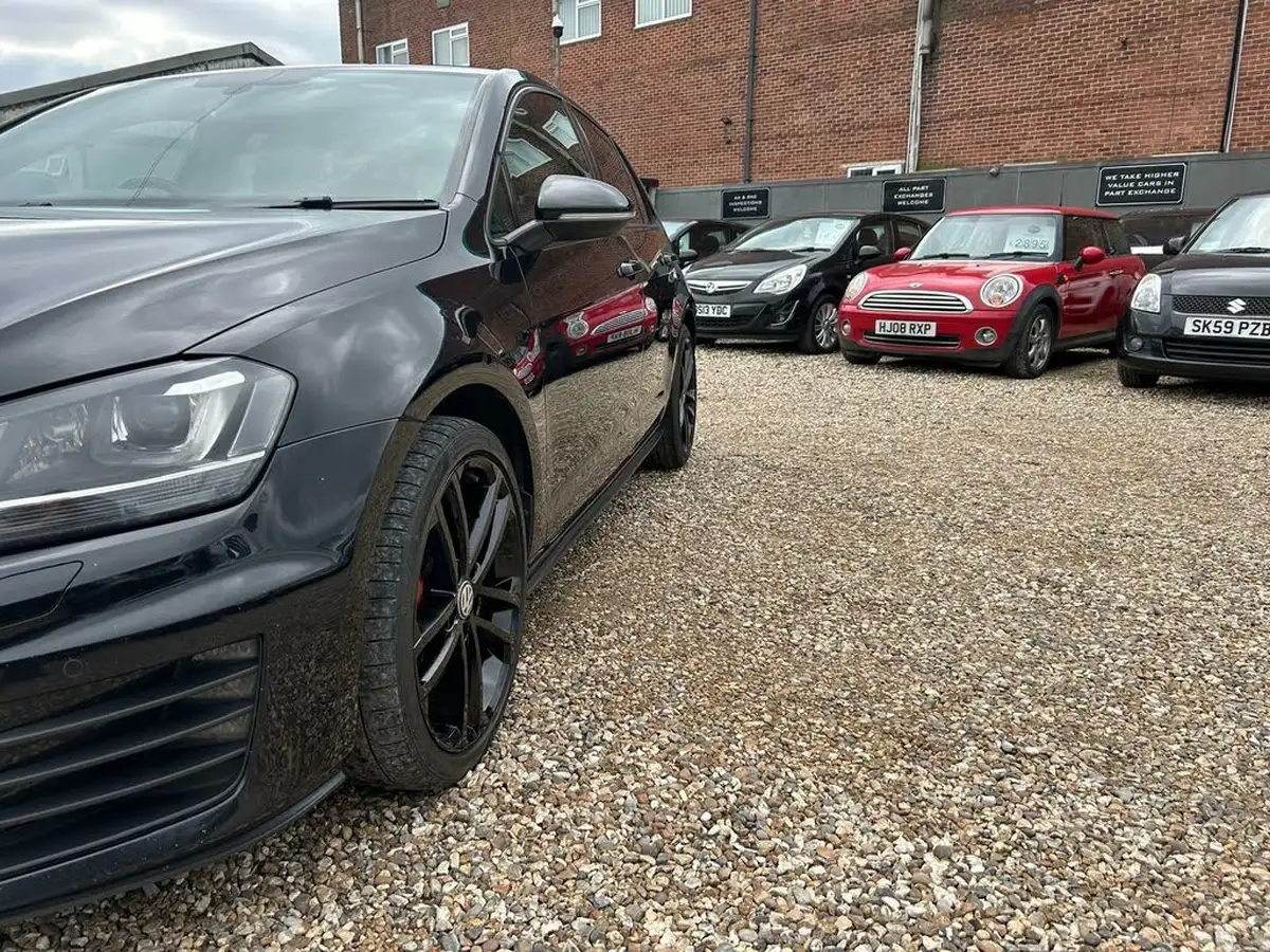 2015-volkswagen-golf-20tdi-gtd-bmt-hatchback-5d-big-74