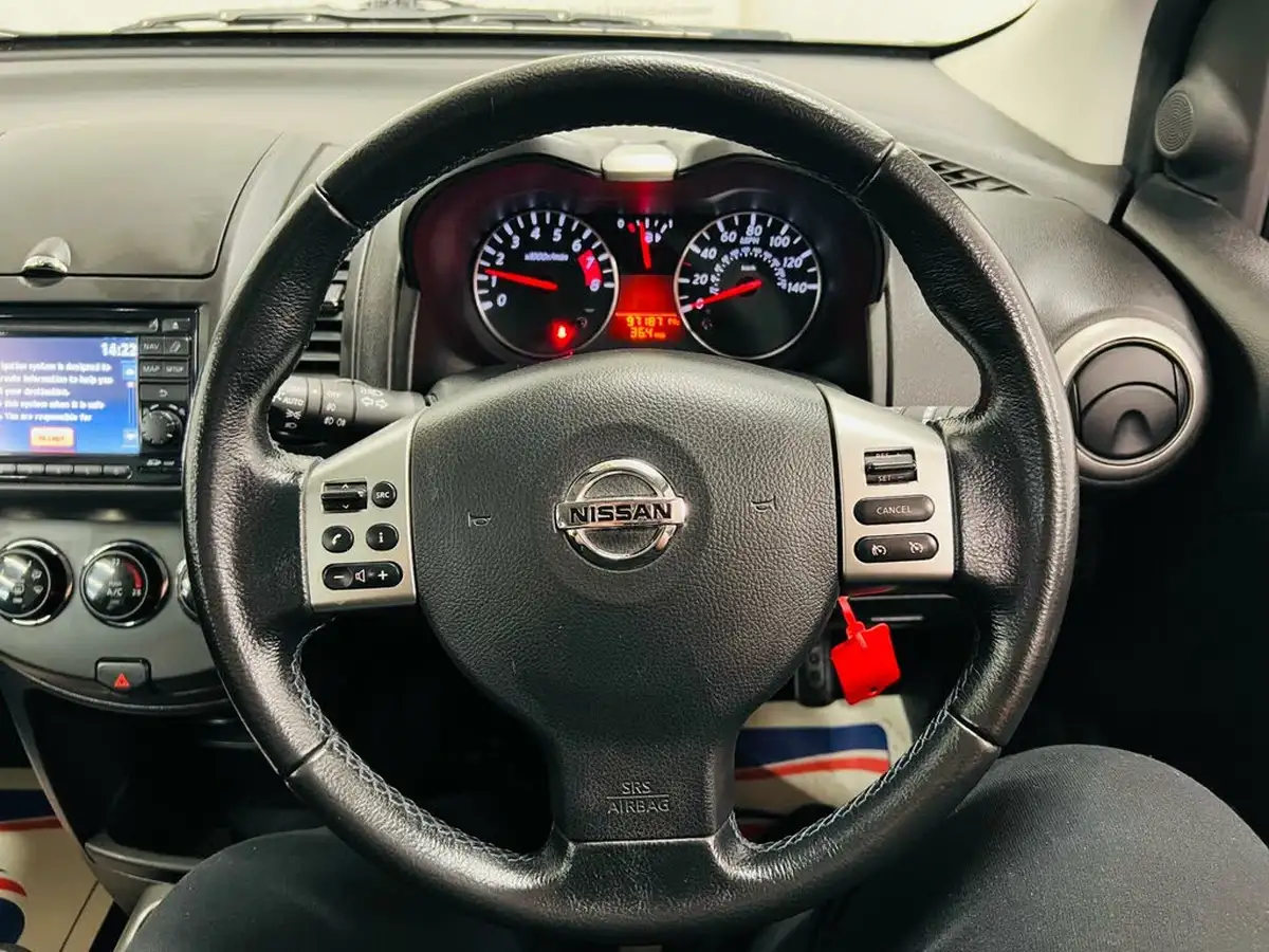 2013-nissan-note-14-n-tec-big-25