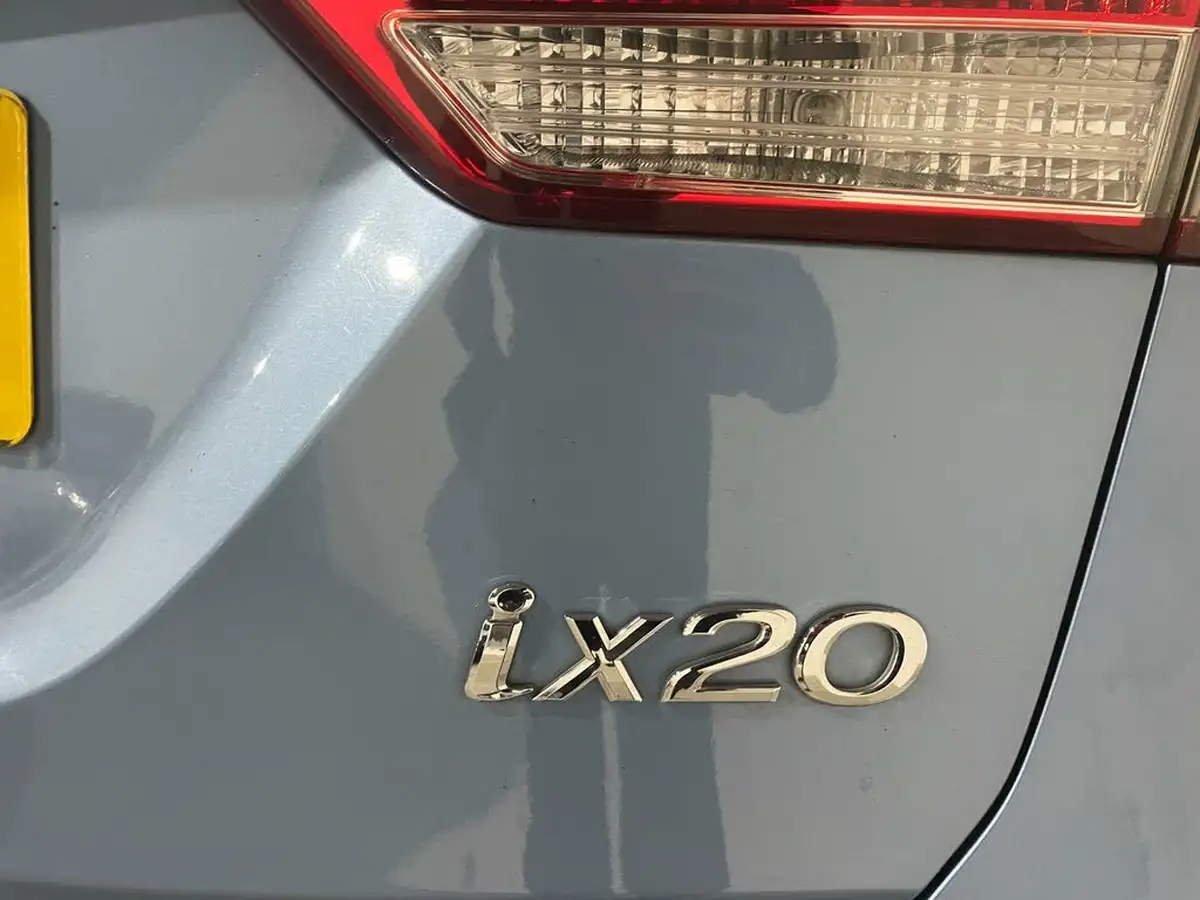 2014-hyundai-ix20-14-active-90ps-big-11