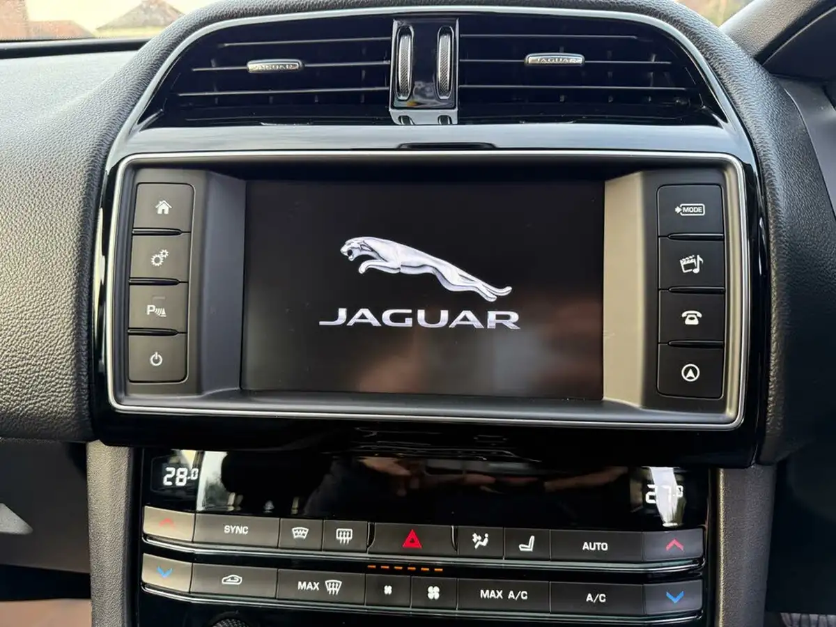 2017-jaguar-f-pace-20-i4d-prestige-180ps-awd-ss-auto-big-26