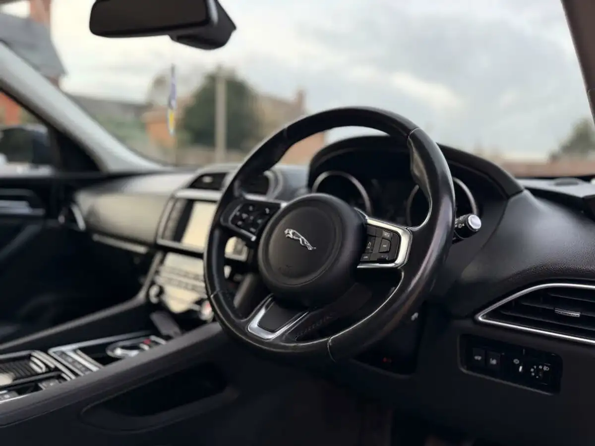 2017-jaguar-f-pace-20-i4d-prestige-180ps-awd-ss-auto-big-2
