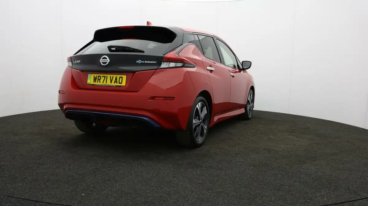 2021-nissan-leaf-e-tekna-big-75