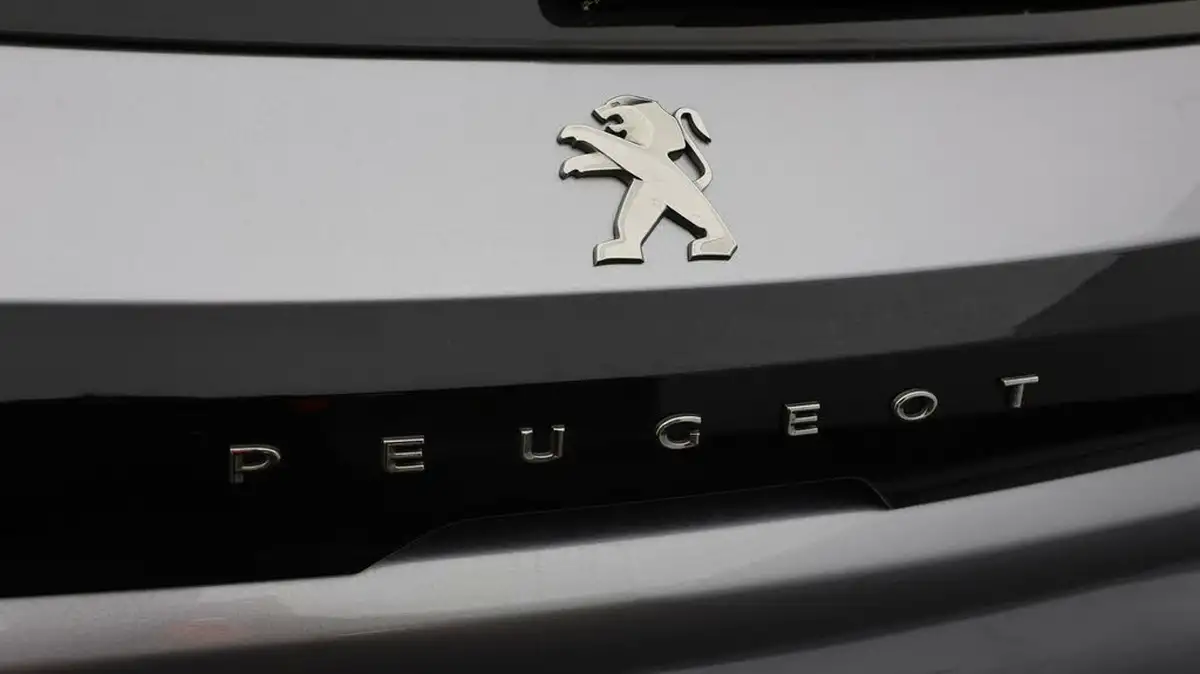 2021-peugeot-208-12-puretech-allure-100bhp-eat8-big-20