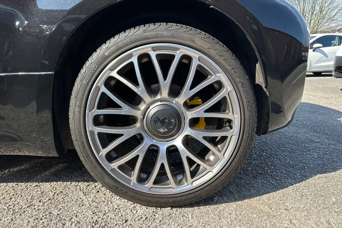 2022-abarth-595-14-tjet-turismo-big-40