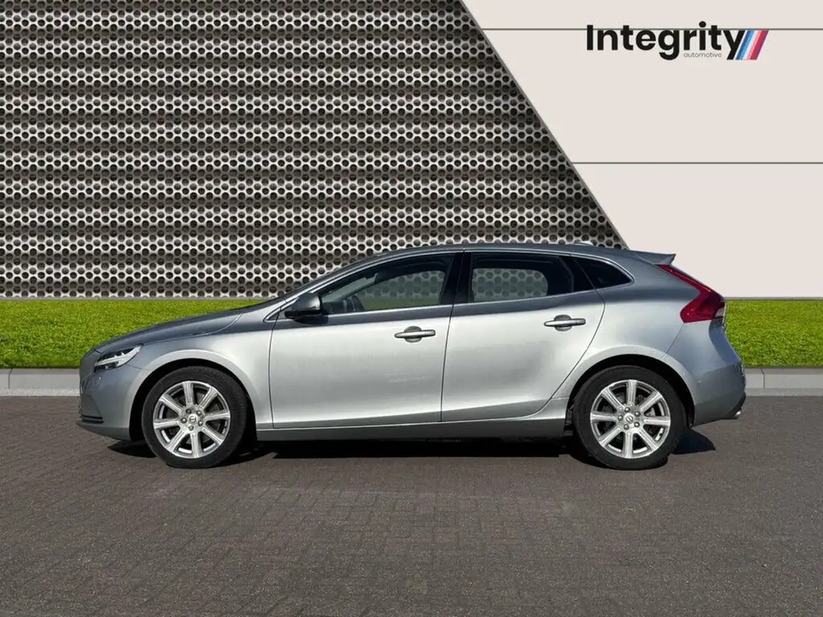 2016-volvo-v40-20td-d4-inscription-geartronic-big-5