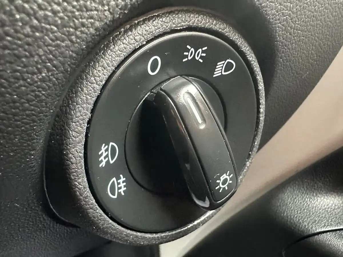 2012-skoda-citigo-10-elegance-59bhp-5d-big-18