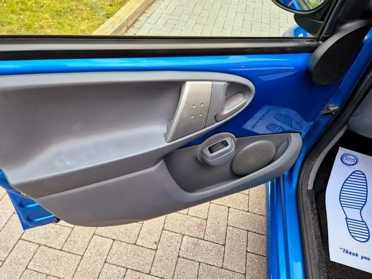 2009-toyota-aygo-10-aygo-blue-5d-big-25