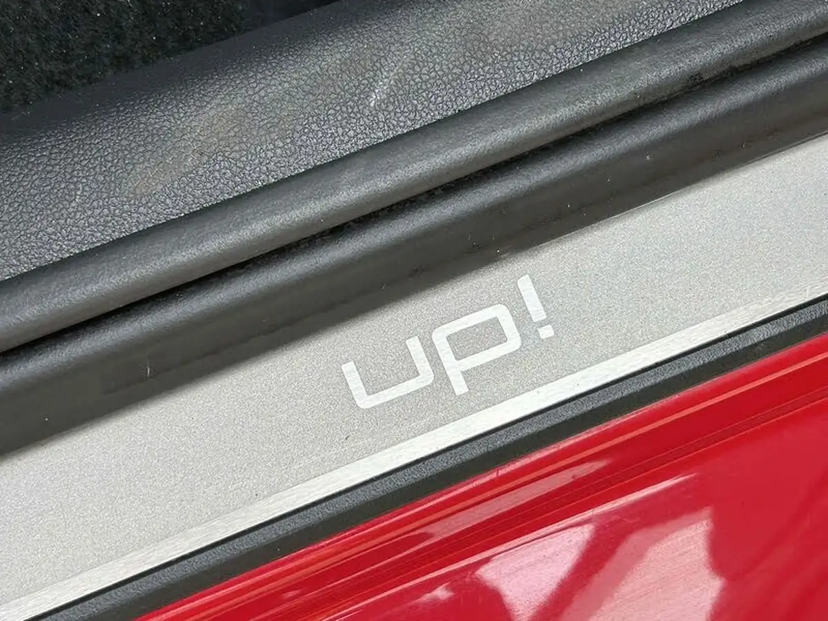 2017-volkswagen-up-10-high-up-90ps-5d-big-44