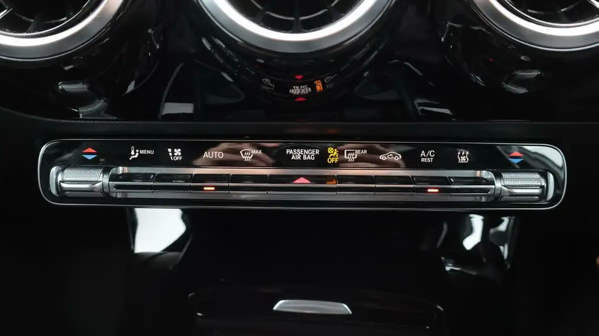 2021-mercedes-benz-a-class-13-a250e-amg-line-hatchback-5d-big-12