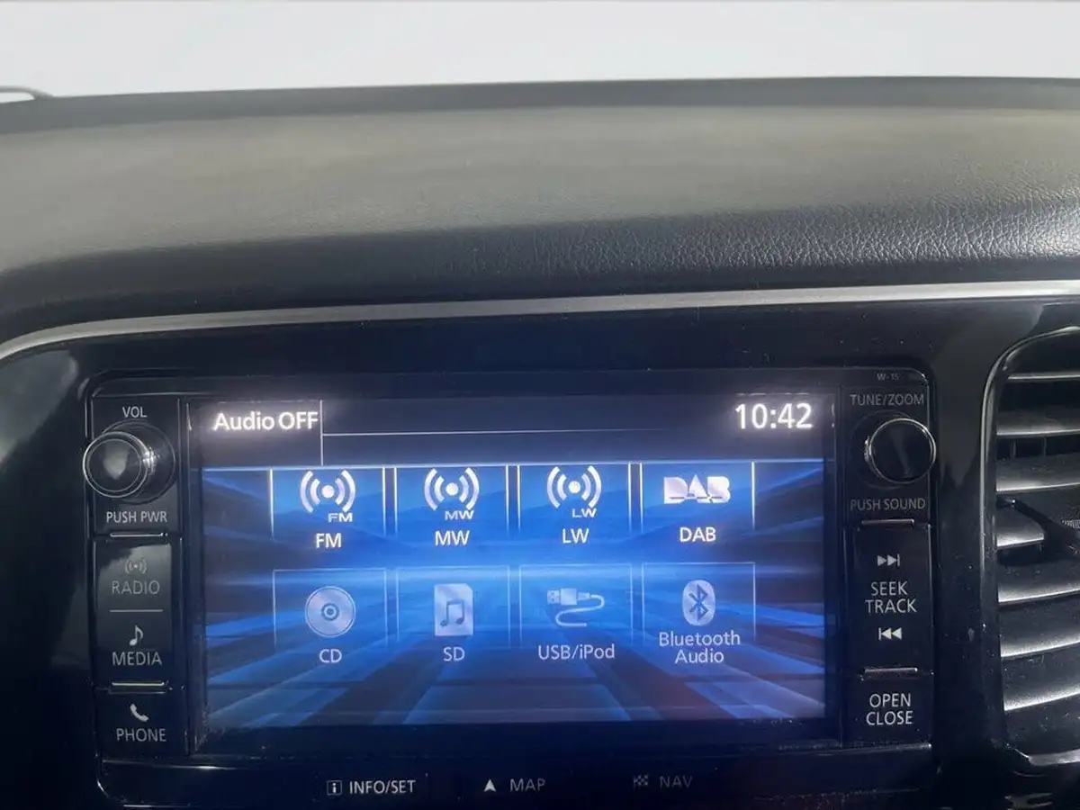 2015-mitsubishi-outlander-20-gx4h-phev-big-27