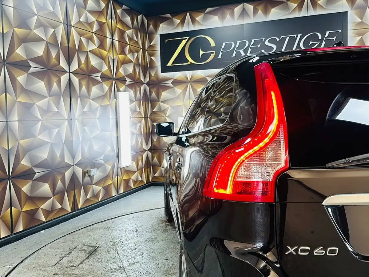 2015-volvo-xc60-24td-d5-r-design-220bhp-ss-geartronic-big-37