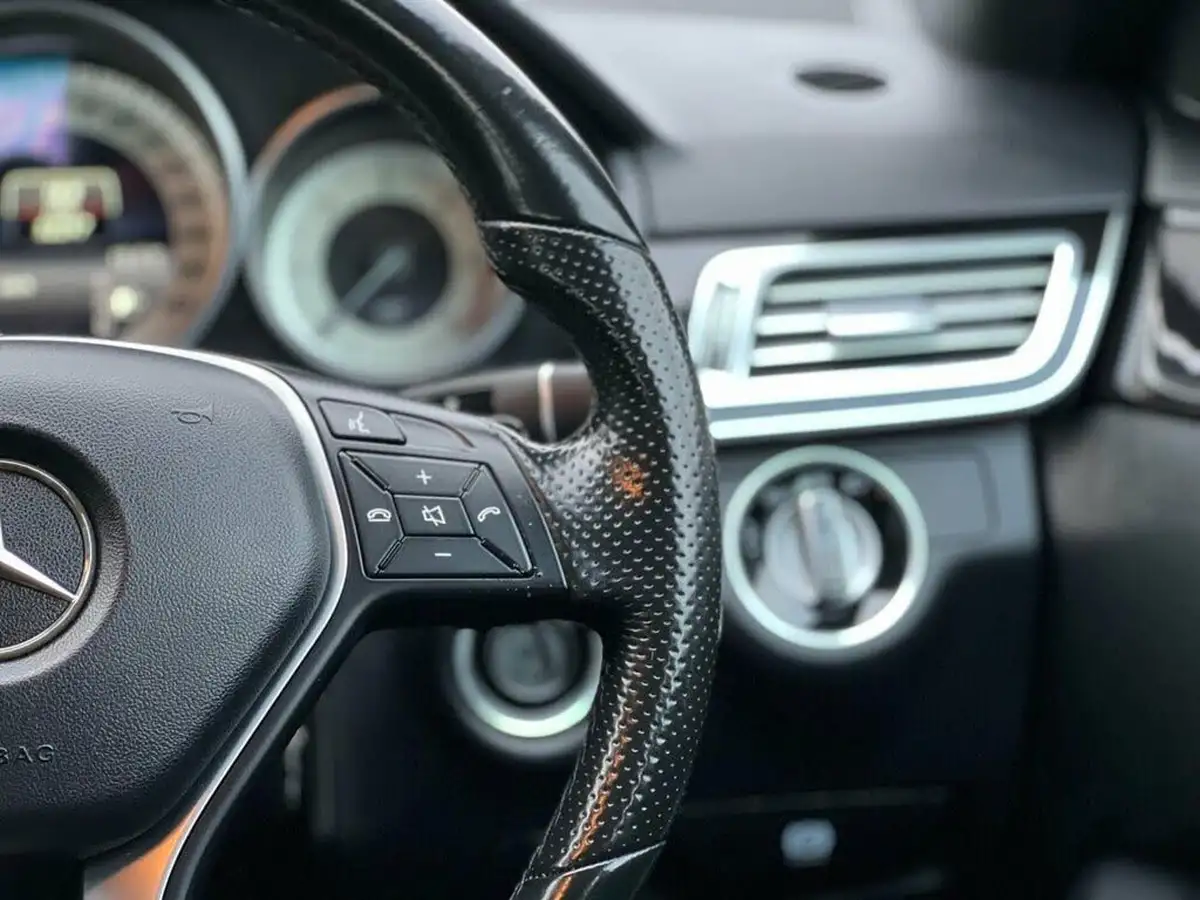 2015-mercedes-benz-e-class-21cdi-e220-se-saloon-4d-big-22
