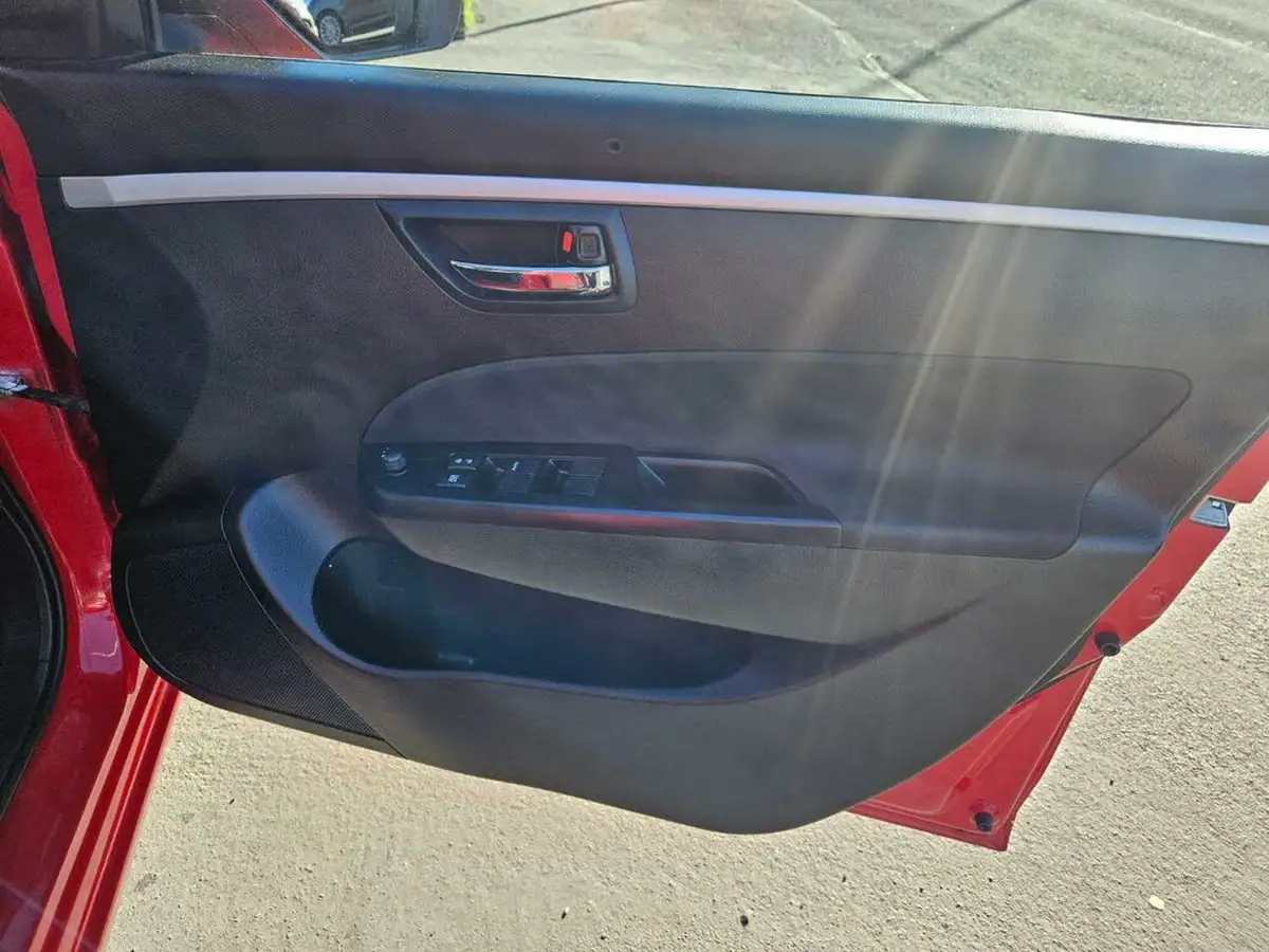 2016-suzuki-swift-12-sz-l-5d-big-9