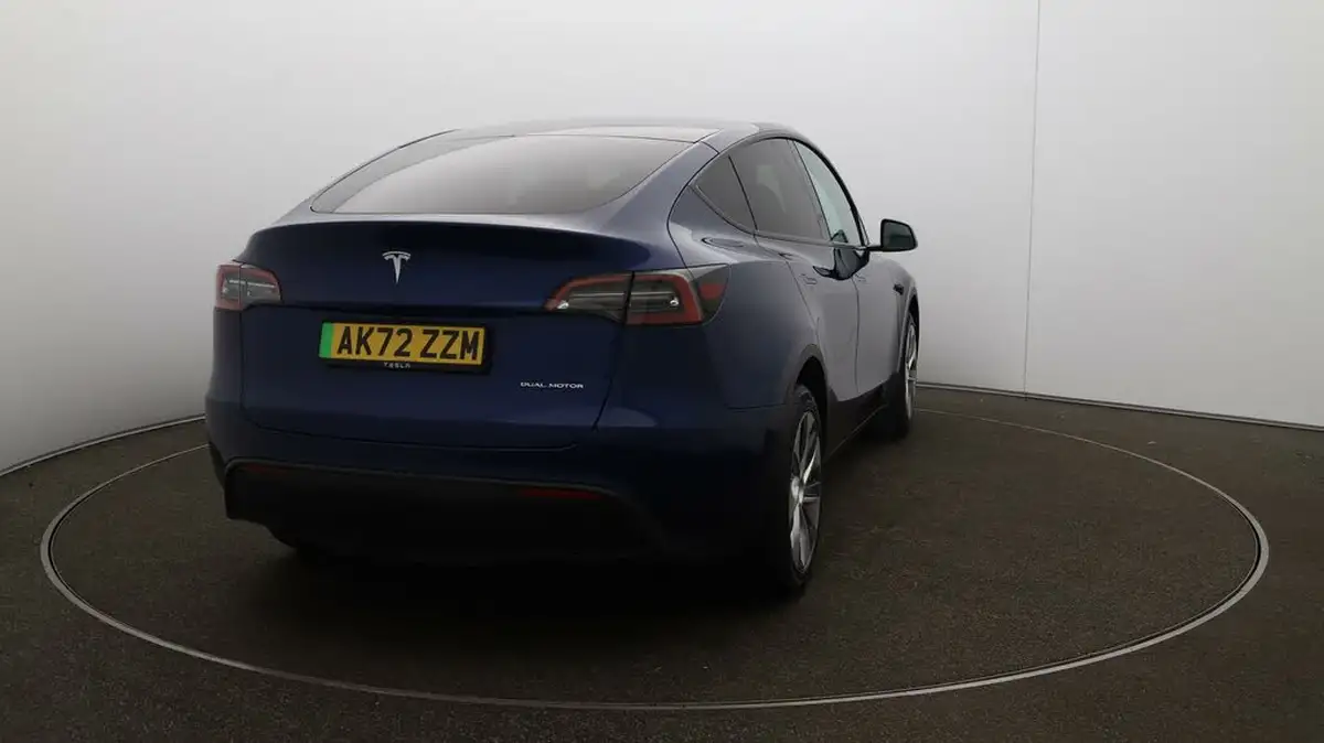 2022-tesla-model-y-e-long-range-big-47