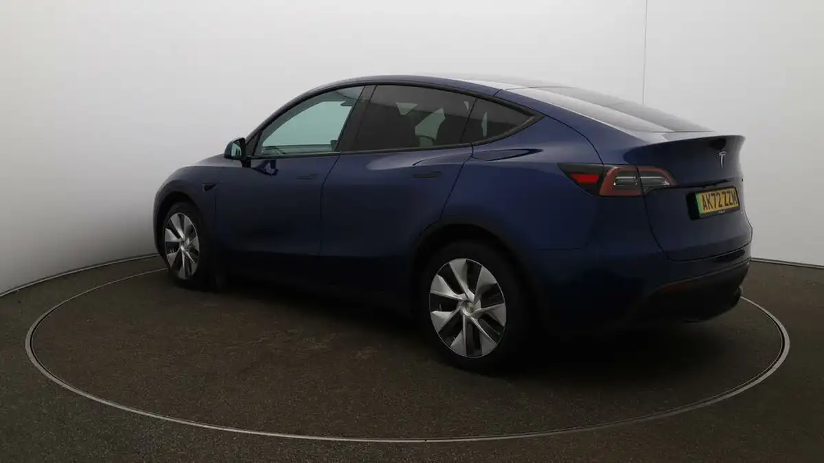 2022-tesla-model-y-e-long-range-big-5