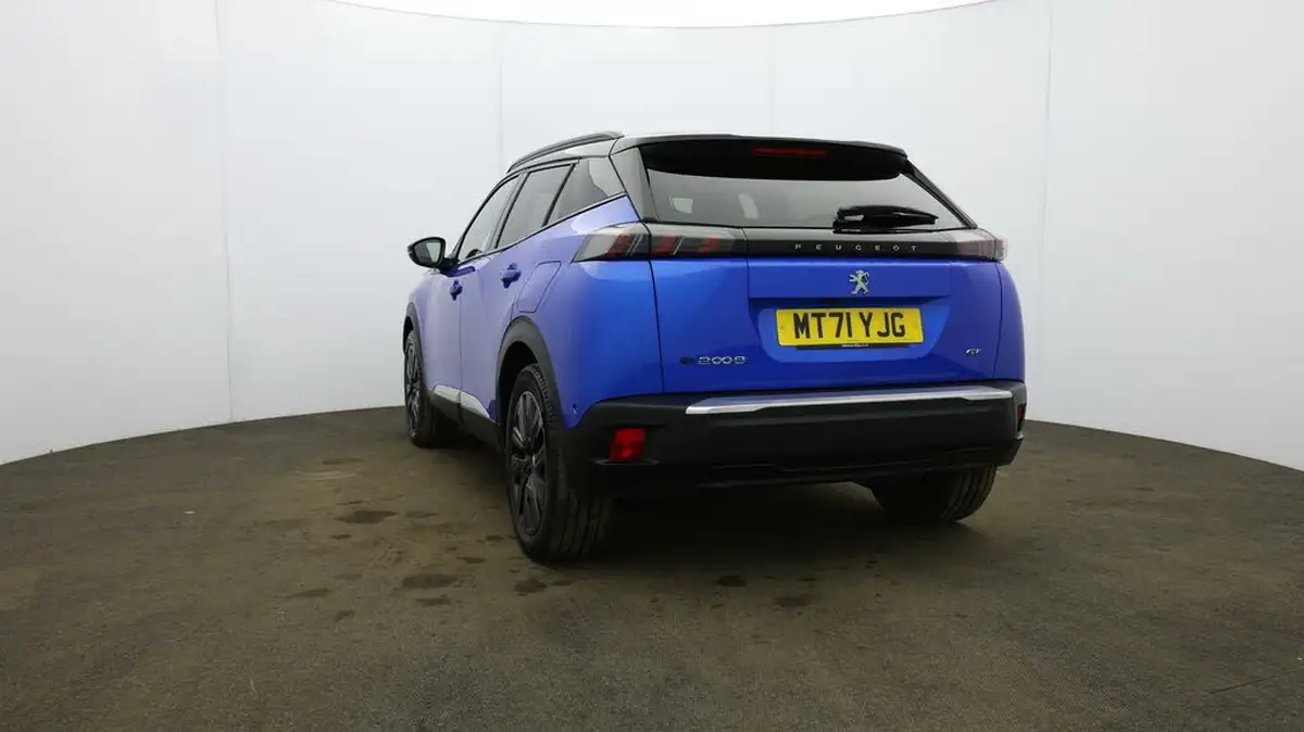 2021-peugeot-2008-suv-e-gt-premium-50kwh-big-31