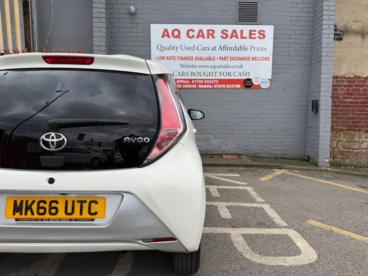 2016-toyota-aygo-10-vvt-i-x-pure-x-nav-5d-big-23
