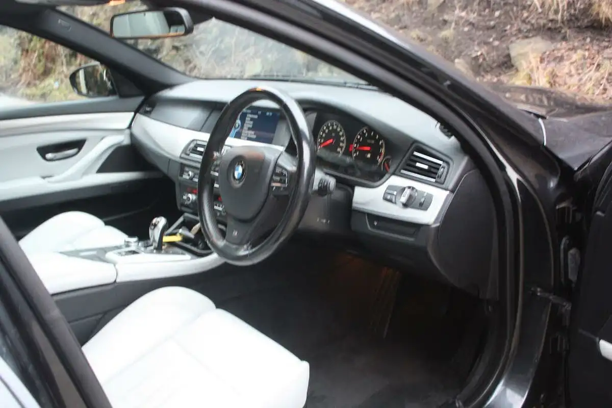 2012-bmw-5-series-44-m5-560bhp-m-dct-big-13