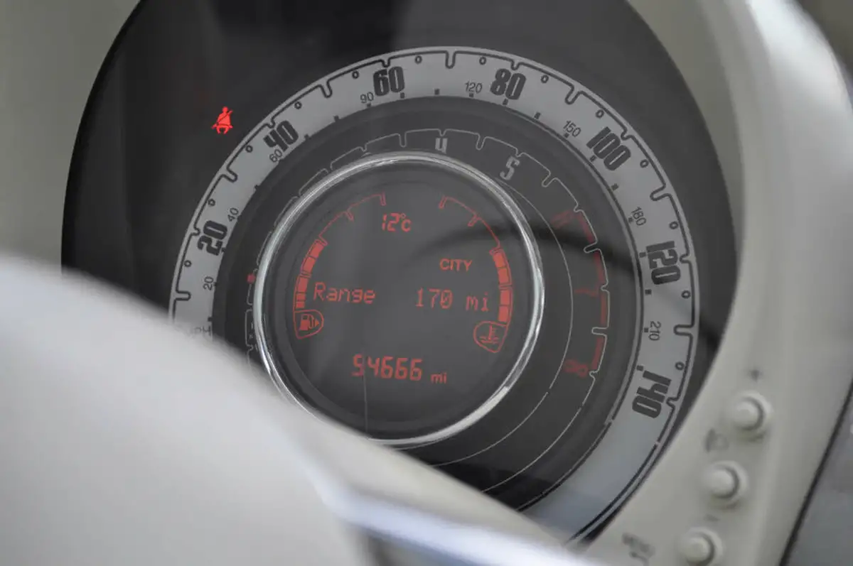 2018-fiat-500-12-lounge-big-16