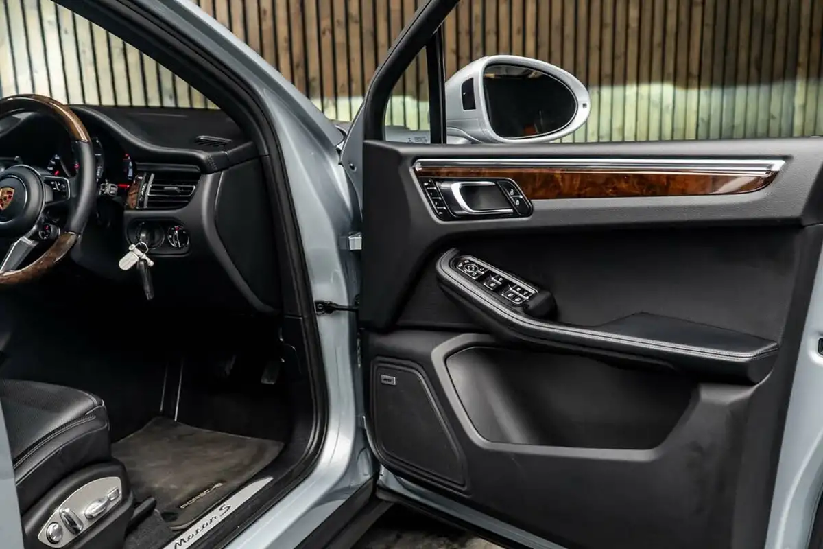 2019-porsche-macan-30-v6-s-big-29