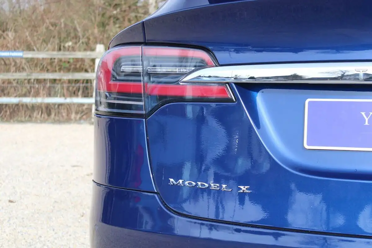 2018-tesla-model-x-e-75d-big-42