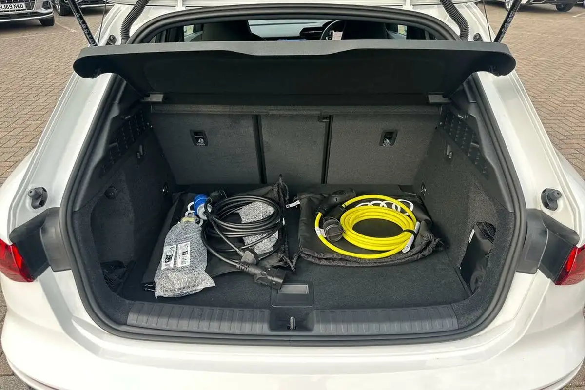 2024-audi-a3-14-40-tfsi-e-s-line-big-10