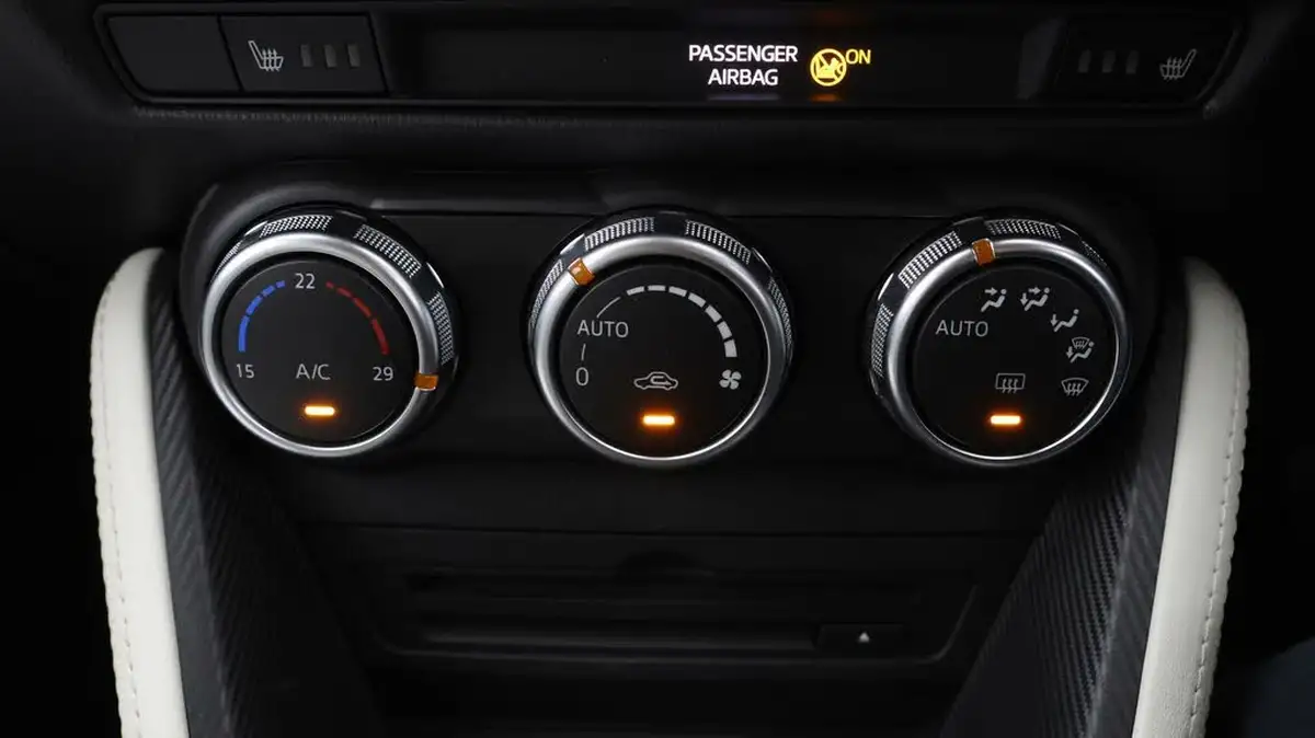 2019-mazda-mazda2-15-gt-sport-nav-115ps-big-11