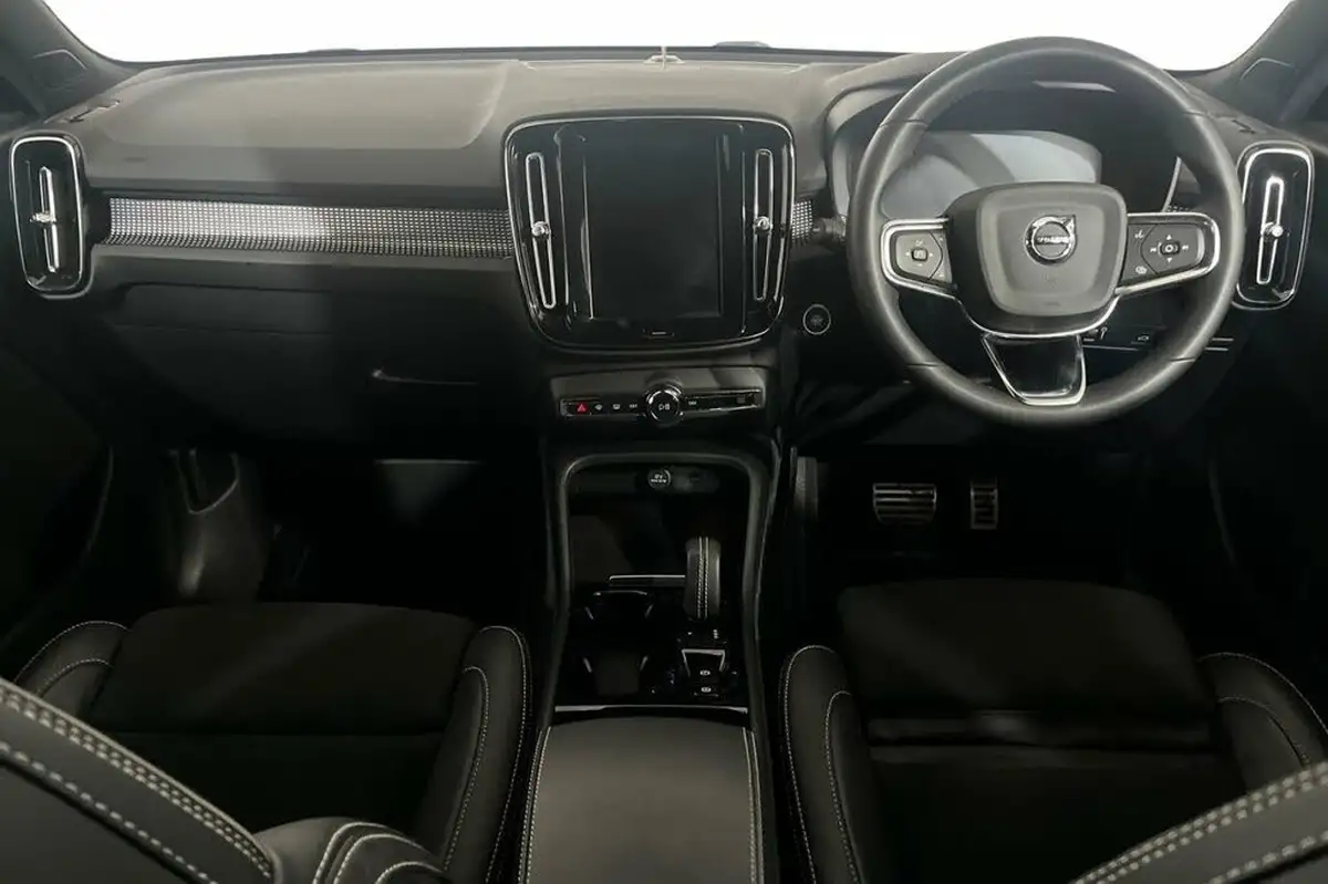 2022-volvo-xc40-15-t3-r-design-auto-big-11