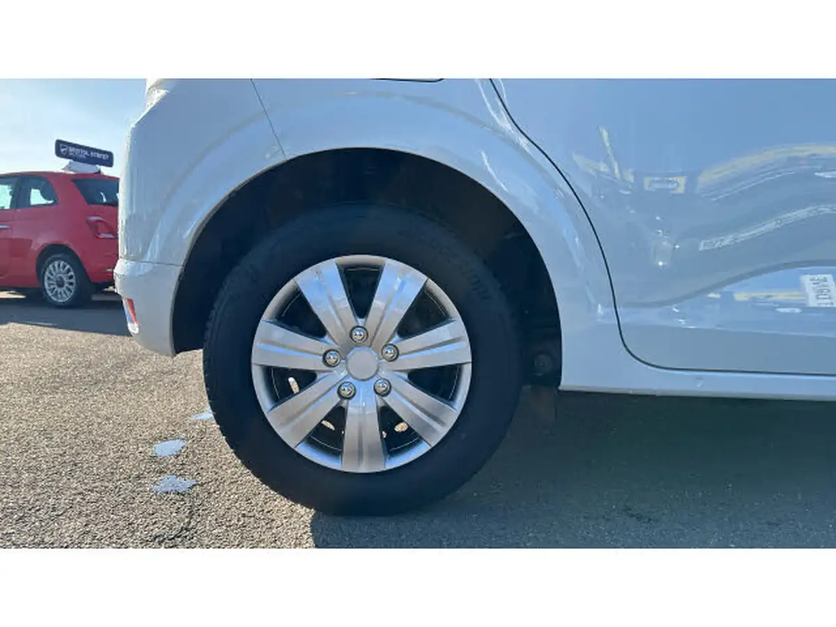 2021-dacia-sandero-10-tce-essential-90bhp-big-6