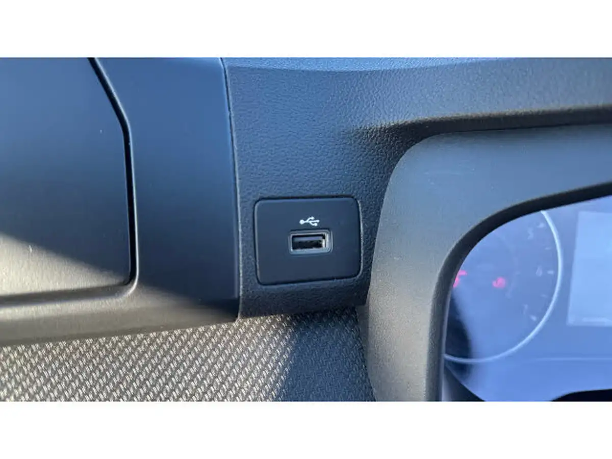 2021-dacia-sandero-10-tce-essential-90bhp-big-30