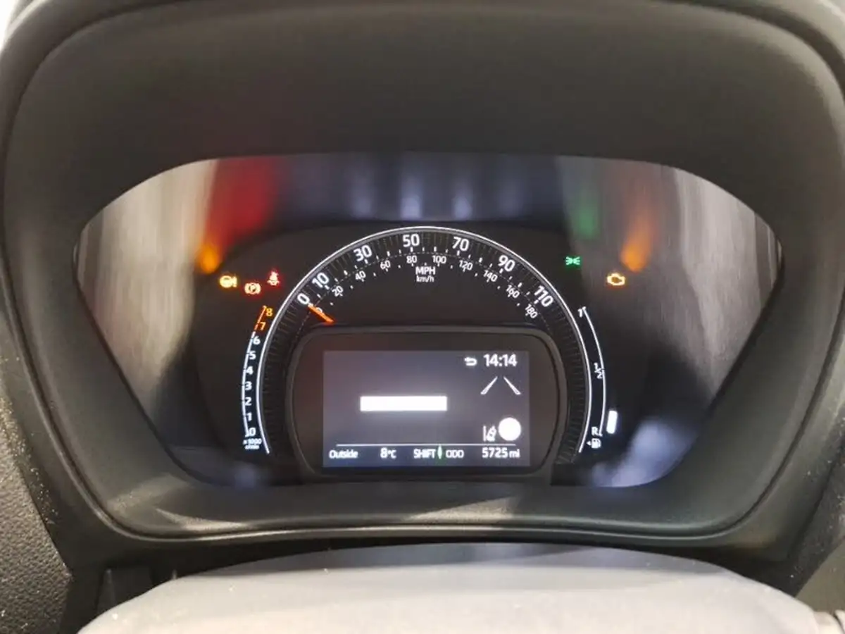 2023-toyota-aygo-x-10-vvt-i-edge-big-9