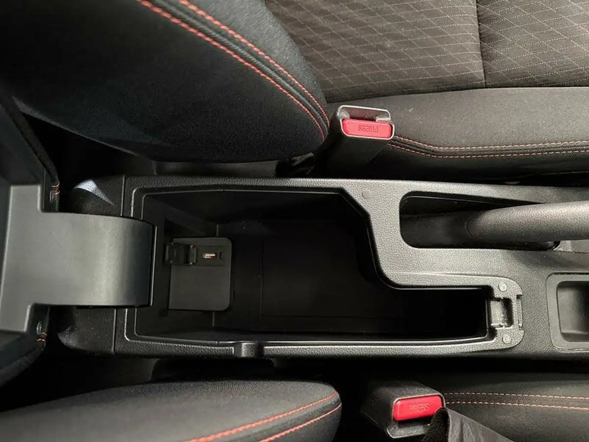 2018-honda-jazz-15-i-vtec-sport-big-16