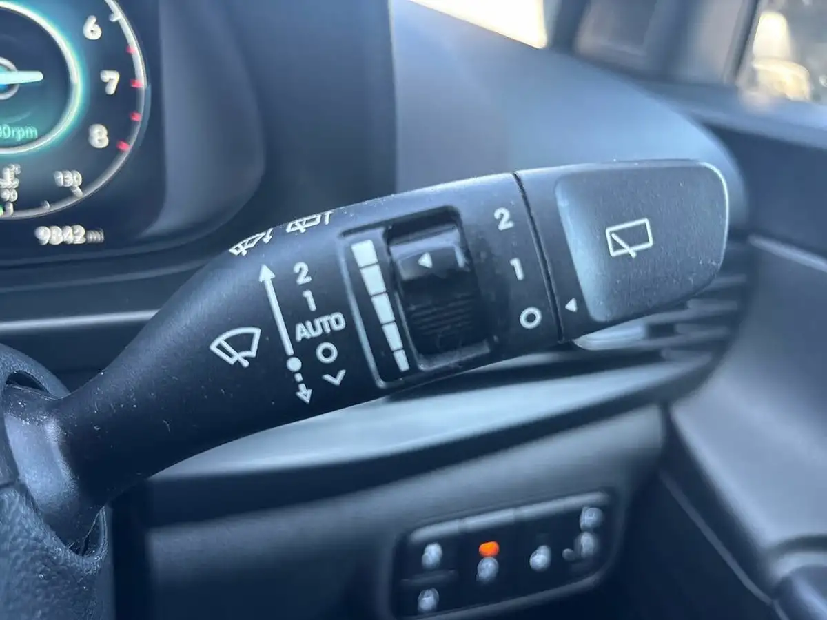 2022-hyundai-i20-10-t-gdi-premium-eclutch-imt-big-39