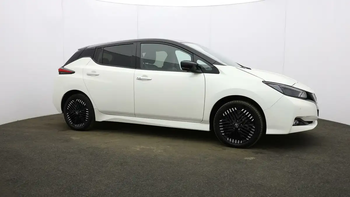 2022-nissan-leaf-e-e-tekna-59kwh-big-48
