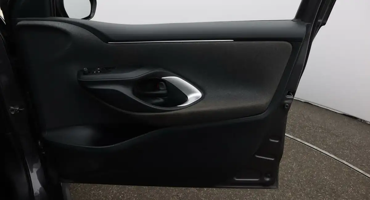 2021-toyota-yaris-15-vvt-i-icon-114bhp-hybrid-1490cc-e-cvt-big-15