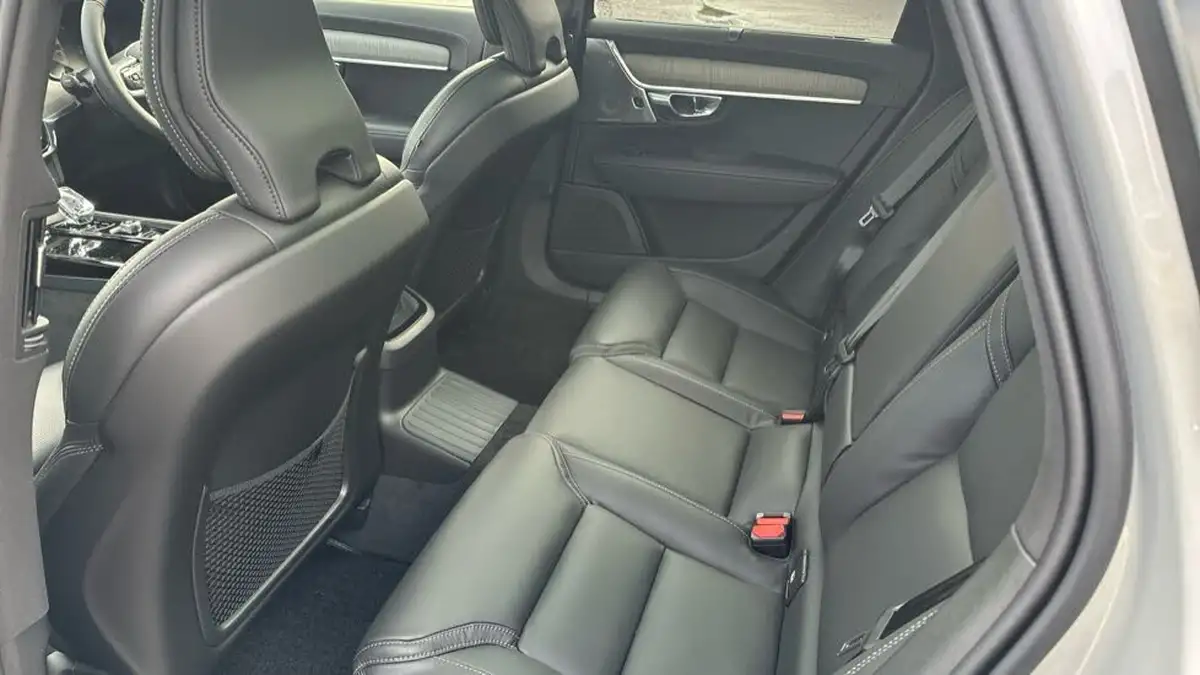2024-volvo-v90-20-t8-ultra-big-9