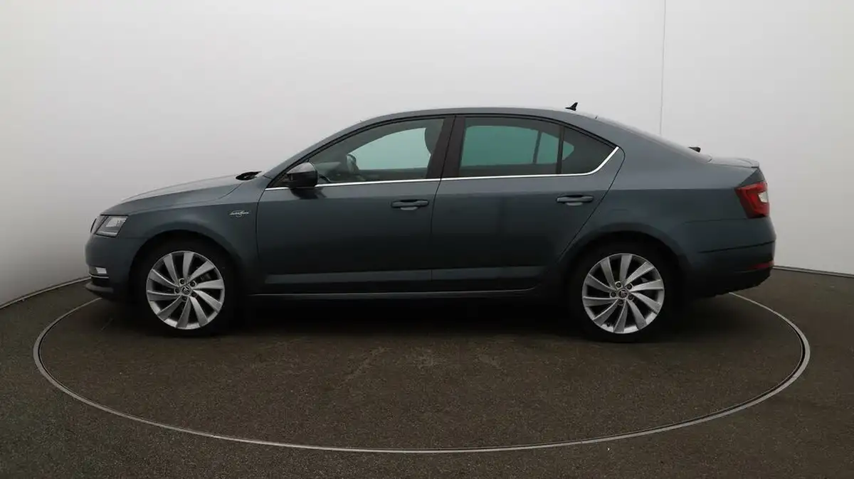 2019-skoda-octavia-20-tsi-laurin-klement-hatchback-big-57