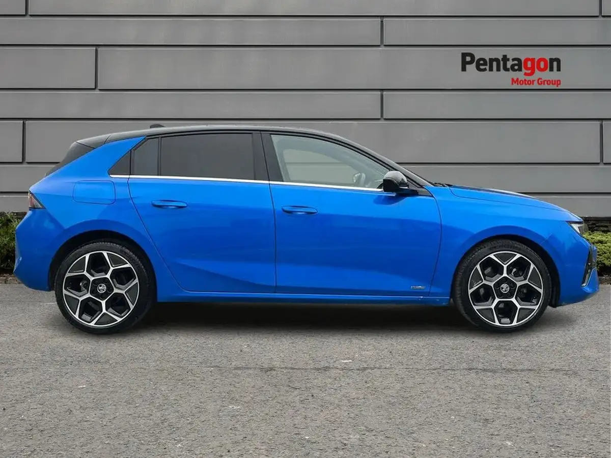2023-vauxhall-astra-15-turbo-d-ultimate-hatchback-big-10