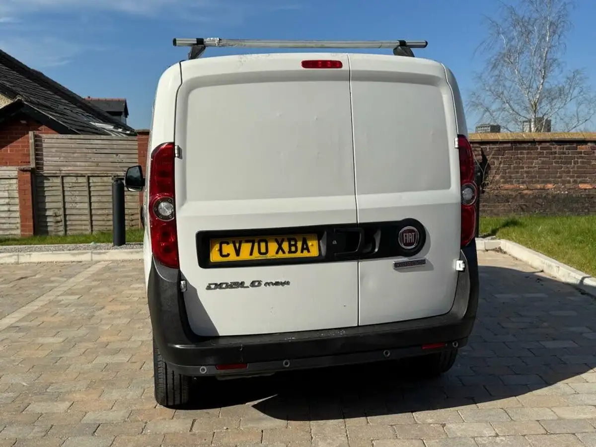 2020-fiat-doblo-cargo-16td-l2h1-maxi-tecnico-120bhpeu6dt-panel-van-big-14