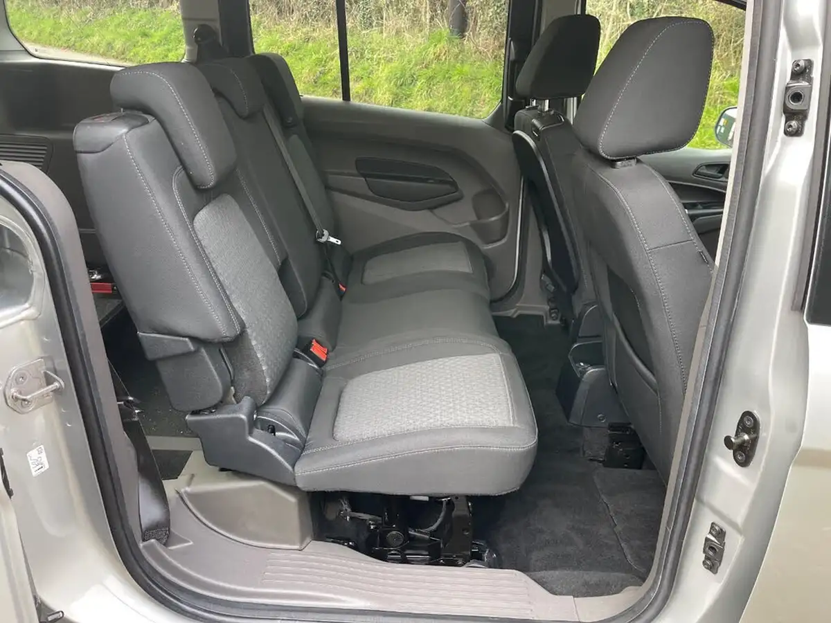 2021-ford-grand-tourneo-connect-15-zetec-120ps-big-12