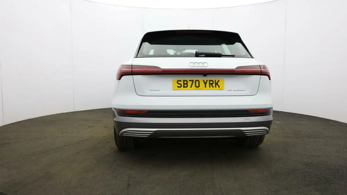2021-audi-e-tron-50e-technik-station-wagon-big-5