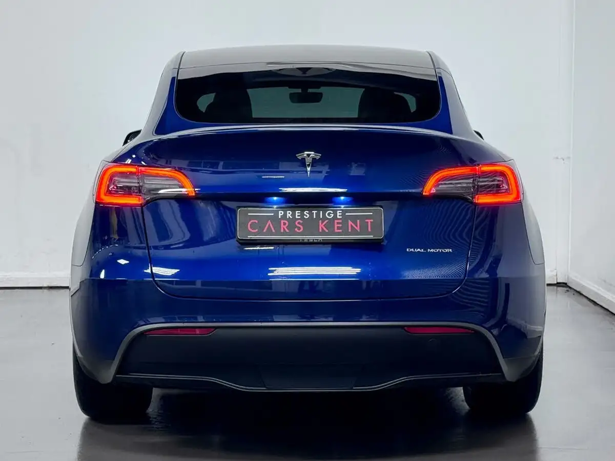 2022-tesla-model-y-e-long-range-big-6