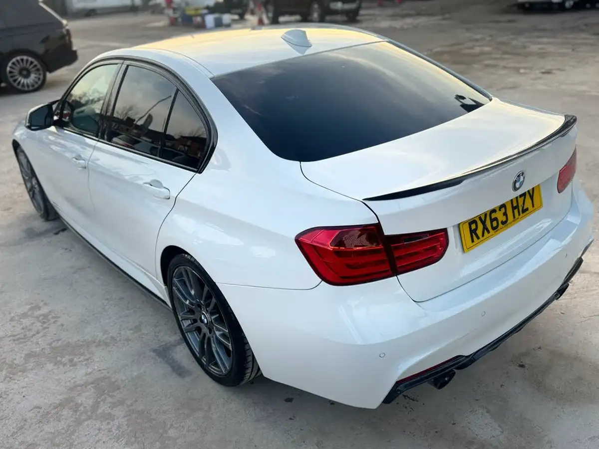 2013-bmw-3-series-20-328i-m-sport-ss-saloon-4d-big-23