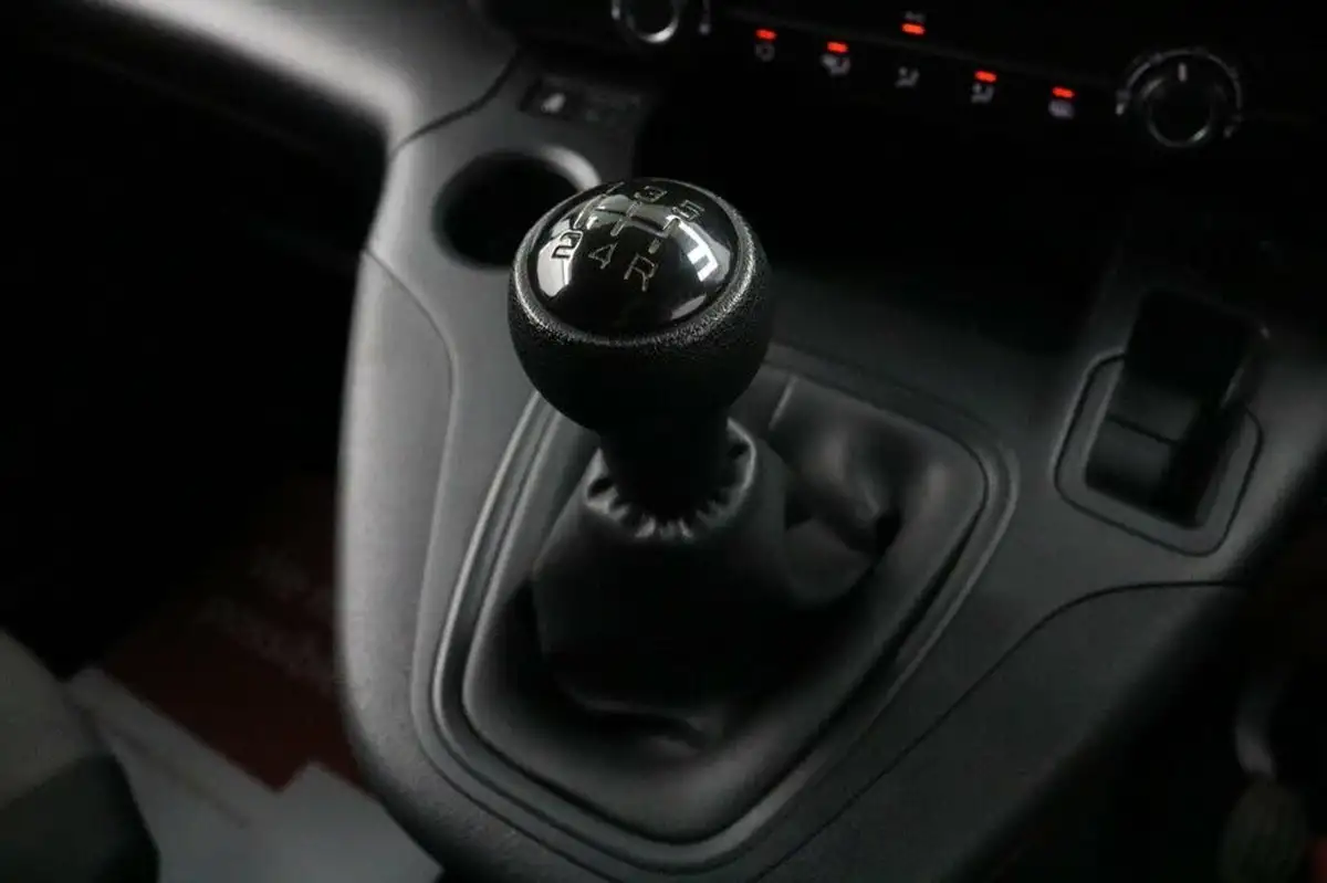 2021-vauxhall-combo-15cdti-dynamic-2300-100pseu6dt-l2h1-panel-big-41